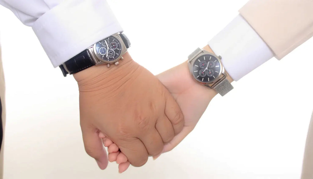 couple-mains-montre