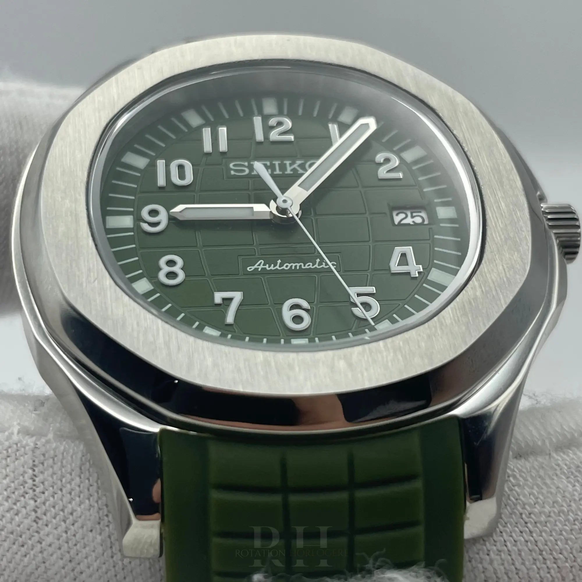 Seiko Mod Aquanaut Vert Kaki - Rotation Horlogère