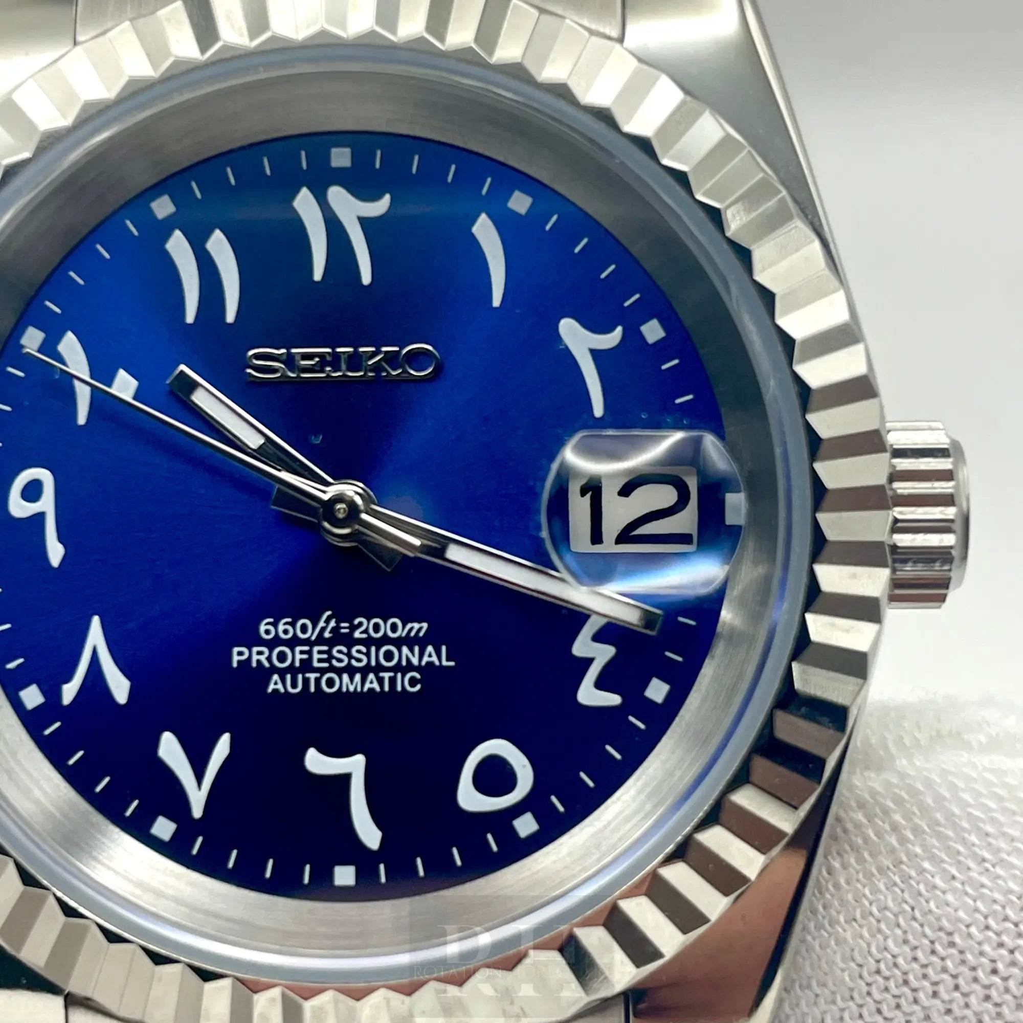 Seiko Mod Datejust Arabic Dial Bleu - Rotation Horlogère