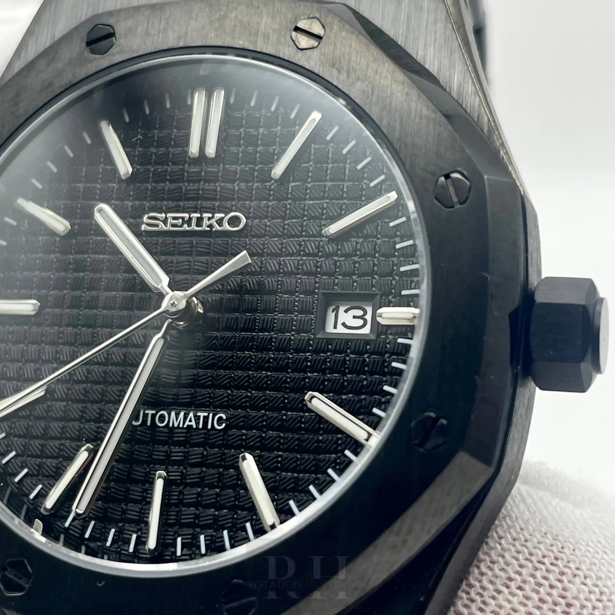 Seiko Mod Royal Oak Noir ??ull Black’ - Rotation Horlogère